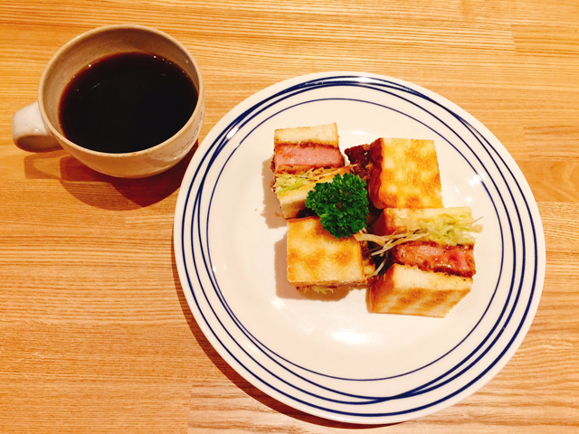 厚切りハムカツサンド(ペリカンカフェのメニュー)