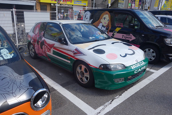 オタロード駐車場の痛車